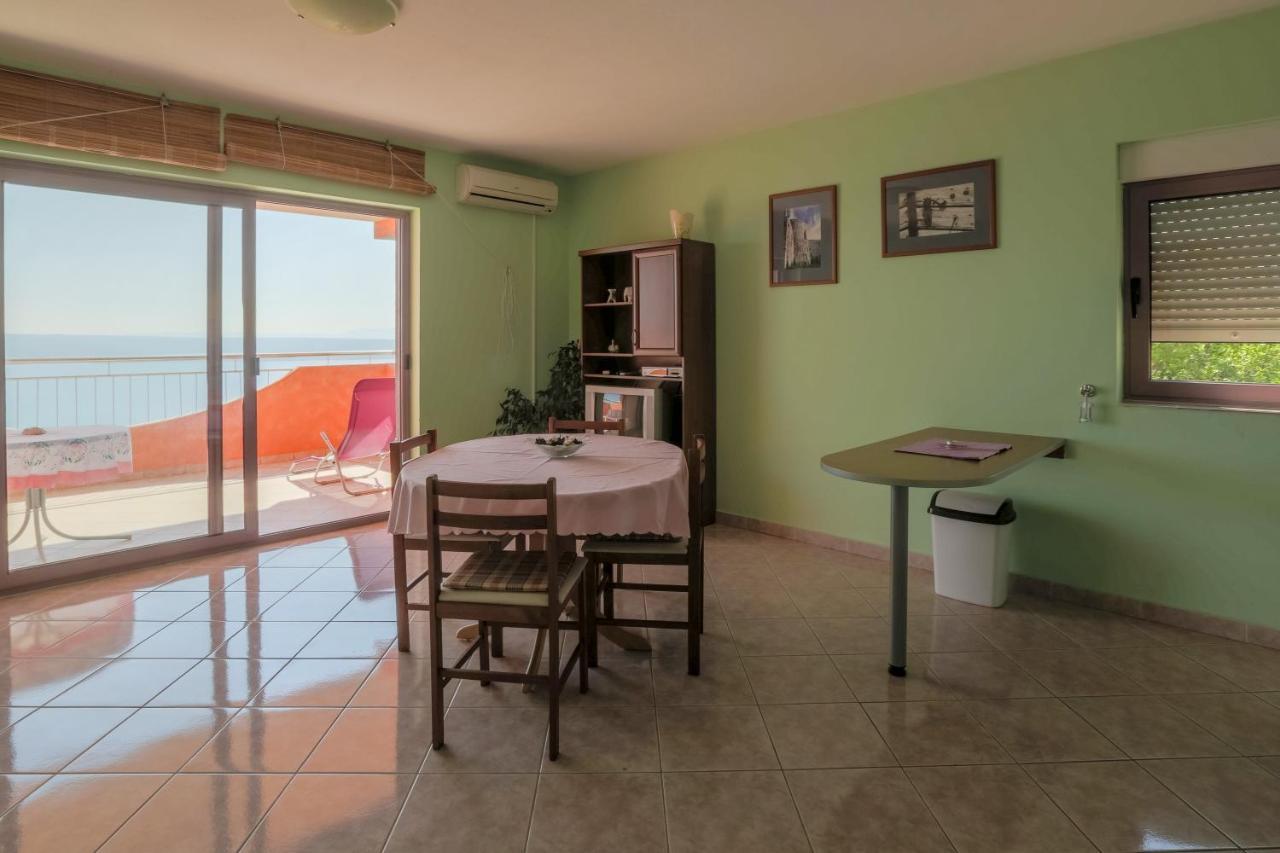 Apartmani Rino Dramalj Ngoại thất bức ảnh
